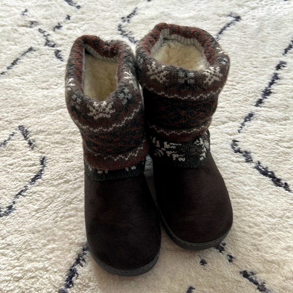 Slippers with hard sole